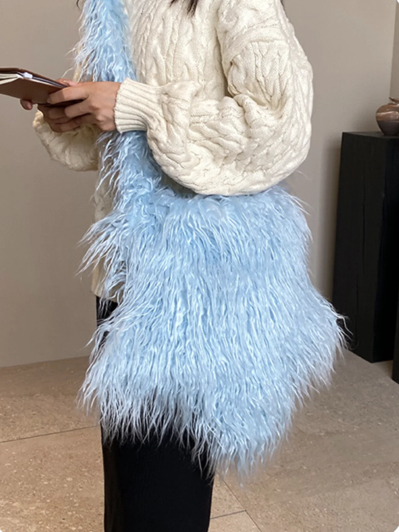 Fuzzy Artificial Fur Star Shoulder Bag